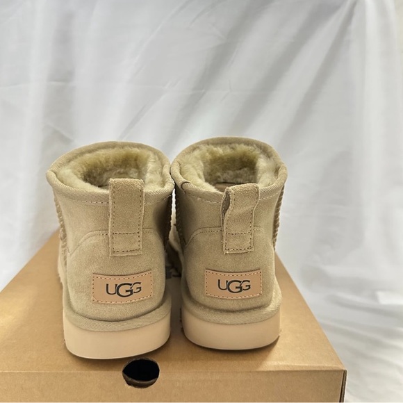UGG Ultra Mini - Picture 3 of 10